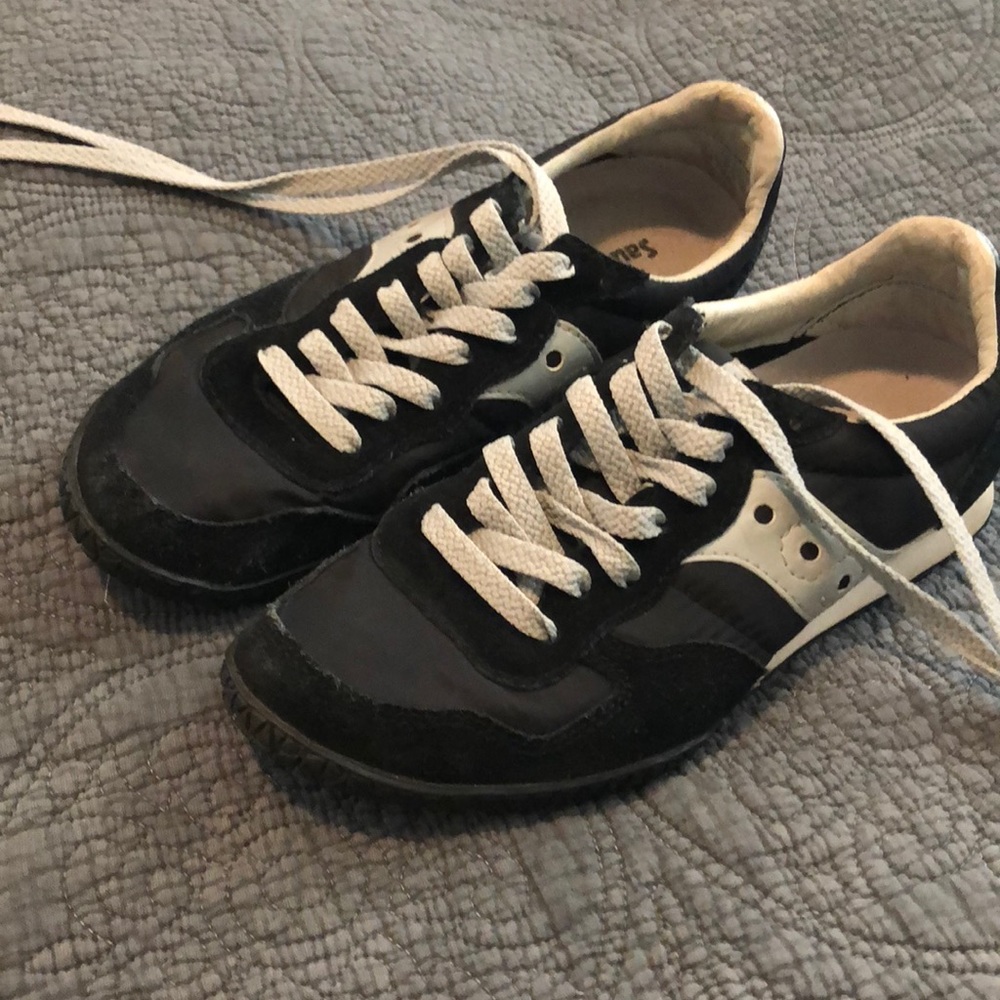 Saucony • bullet low profile black tennis shoes